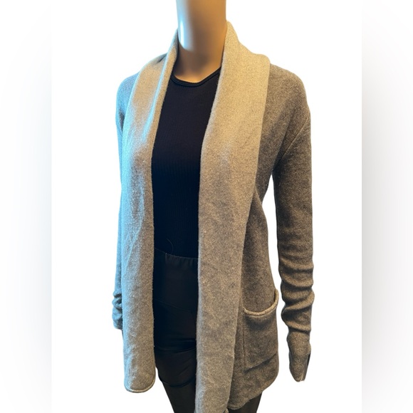 Beautiful and cozy Aritzia cardigan - Picture 3 of 10